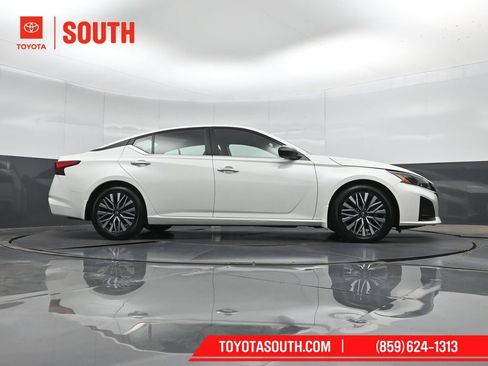 Used 2024 Nissan Altima 2.5 SV FWD image 36