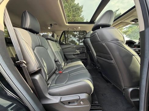 Used 2025 Honda Pilot Elite image 18