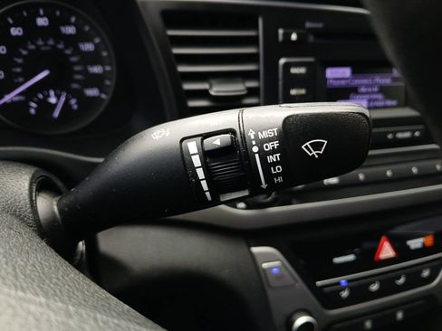 Used 2018 Hyundai Elantra SE FWD image 9
