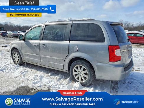 Used 2016 Chrysler Town & Country Touring image 3