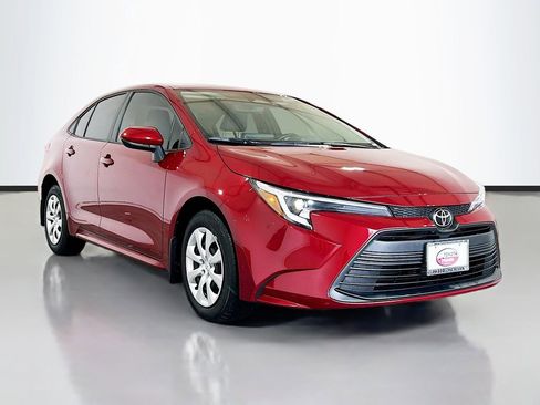Used 2026 Toyota Corolla LE FWD image 3