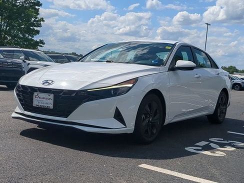 Used 2022 Hyundai Elantra SEL w/ Cargo Package FWD image 7