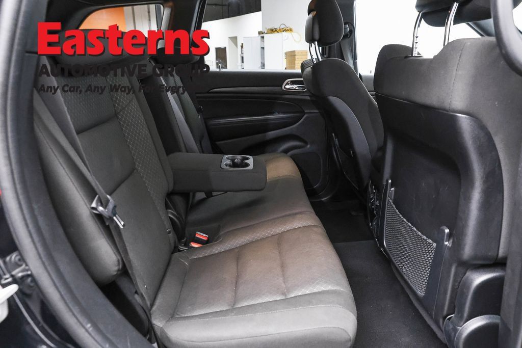 Used 2021 Jeep Grand Cherokee Laredo AWD/4WD image 24