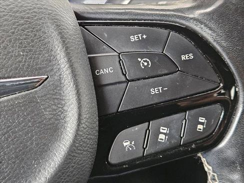 Used 2021 Chrysler Pacifica Touring-L w/ S Appearance Package FWD image 15