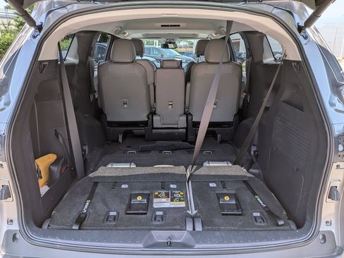 Used 2026 Toyota Sienna XLE FWD image 33