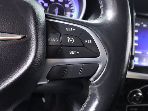 Used 2016 Chrysler 300 C RWD image 13