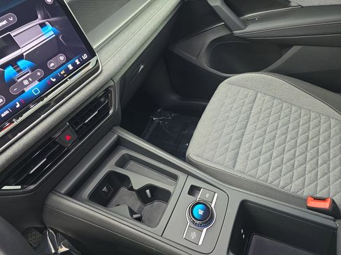 Used 2025 Volkswagen Tiguan S image 23