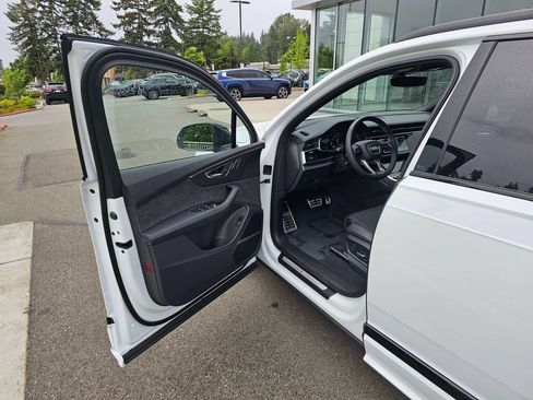 Used 2025 Audi SQ7 Prestige AWD/4WD image 19
