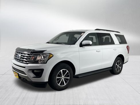Used 2018 Ford Expedition XLT w/ Equipment Group 201A AWD/4WD image 3