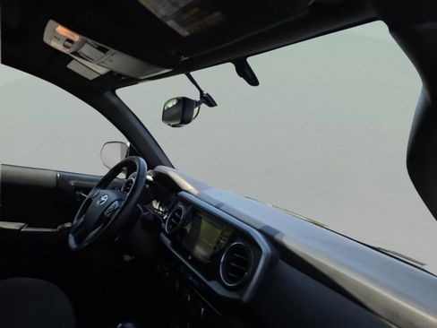 Used 2016 Toyota Tacoma TRD Sport image 30