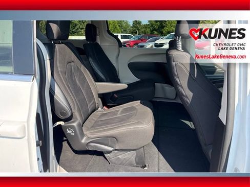 Used 2023 Chrysler Voyager LX FWD image 17