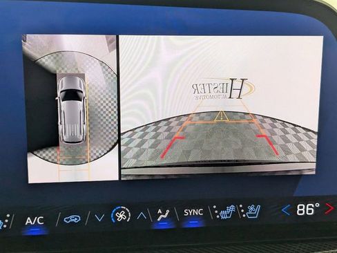 Used 2024 Chevrolet Traverse RS image 21