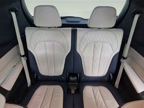 Used 2022 BMW X7 xDrive40i w/ Executive Package image 25