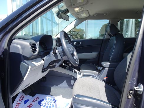 Used 2023 Hyundai Venue Limited FWD image 8