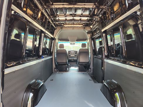 New 2024 Mercedes-Benz Sprinter 144 Cargo image 32