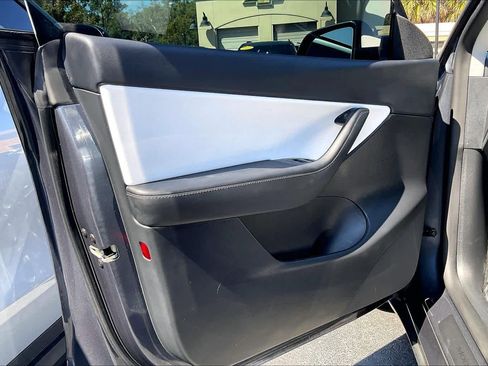 Used 2022 Tesla Model Y Performance AWD/4WD image 22
