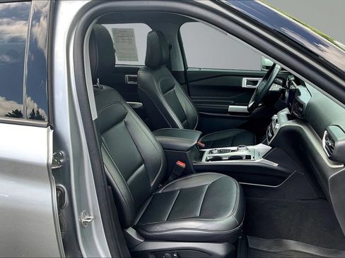 Certified 2023 Ford Explorer XLT w/ Equipment Group 202A AWD/4WD image 33
