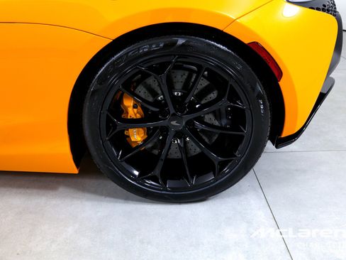 Used 2025 McLaren Artura Spider image 29