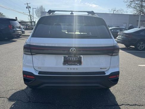 Used 2025 Volkswagen Taos SE AWD/4WD image 6