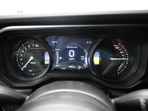 Used 2025 Jeep Wrangler Unlimited Rubicon 4xe w/ Convenience Group AWD/4WD image 16