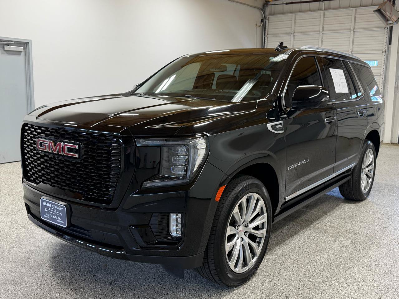 Used 2023 GMC Yukon Denali AWD/4WD image 2