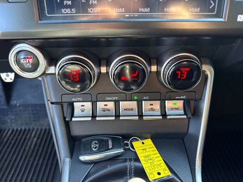 Used 2023 Toyota GR86 Premium w/ ALL Weather Mat Package (TMS) RWD image 19