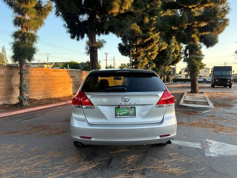 Used 2010 Toyota Venza image 16