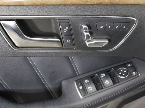 Used 2014 Mercedes-Benz E 550 4MATIC Sedan image 19