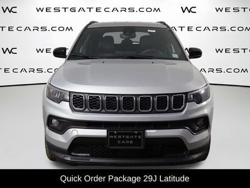 Used 2024 Jeep Compass Latitude AWD/4WD image 2