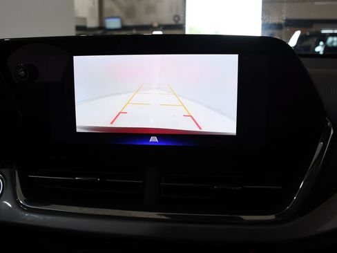Used 2025 Chevrolet Trax LT w/ LT Convenience Package FWD image 16