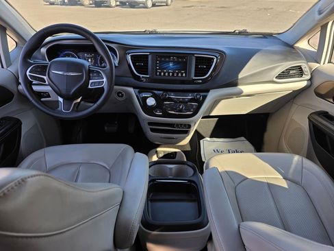 Used 2021 Chrysler Voyager Lxi image 25