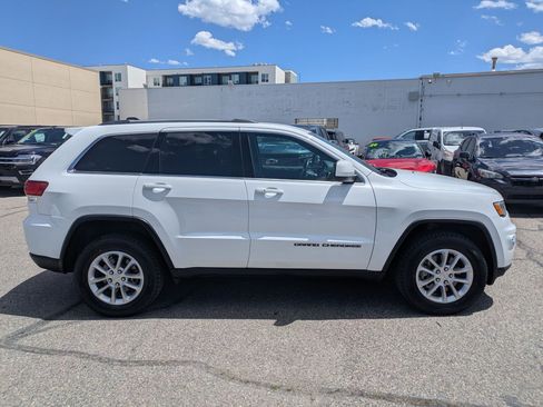 Used 2021 Jeep Grand Cherokee Laredo AWD/4WD image 2