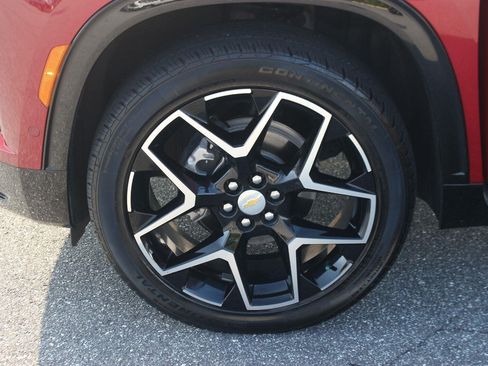 Used 2025 Chevrolet Traverse High Country AWD/4WD image 41