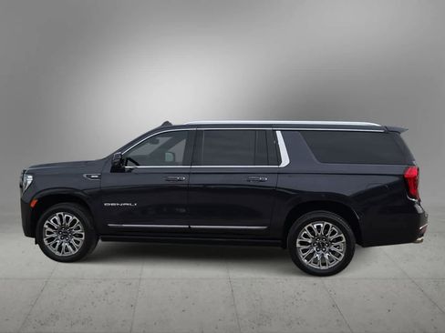 Used 2024 GMC Yukon XL Denali Ultimate AWD/4WD image 5