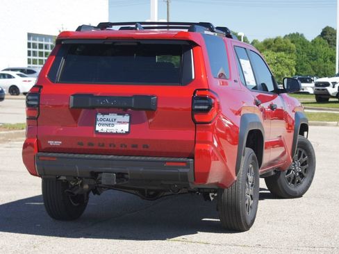 Used 2026 Toyota 4Runner SR5 AWD/4WD image 18