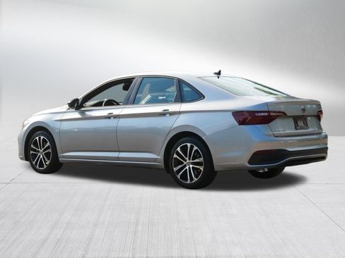 Used 2022 Volkswagen Jetta Sport FWD image 5