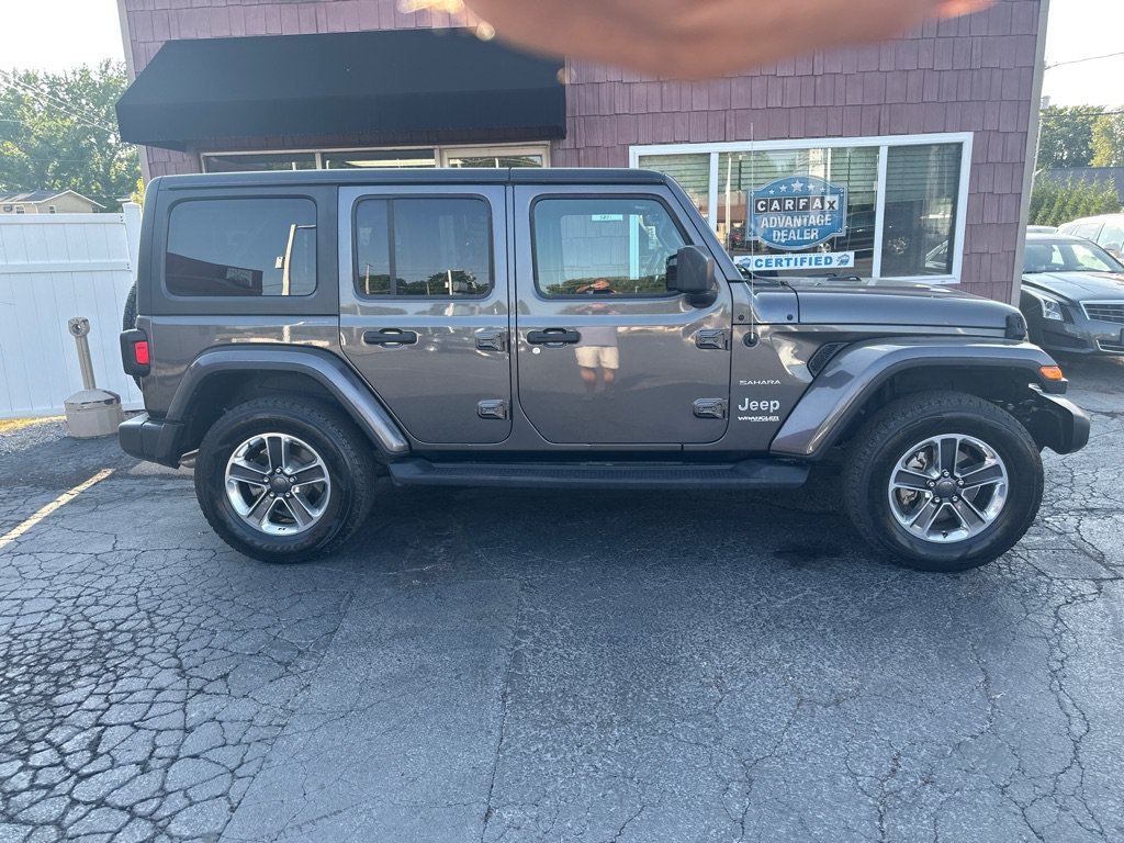 Used 2018 Jeep Wrangler Unlimited Sahara AWD/4WD image 6