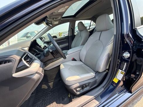 Certified 2022 Toyota Camry SE w/ Cold Weather Package FWD image 18
