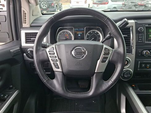 Used 2019 Nissan Titan PRO-4X w/ Pro-4x Convenience Package AWD/4WD image 19