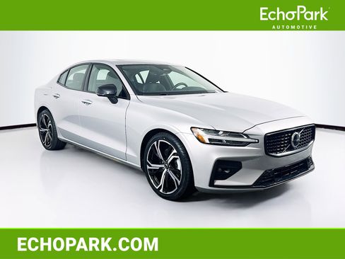 Used 2024 Volvo S60 B5 Core image 1