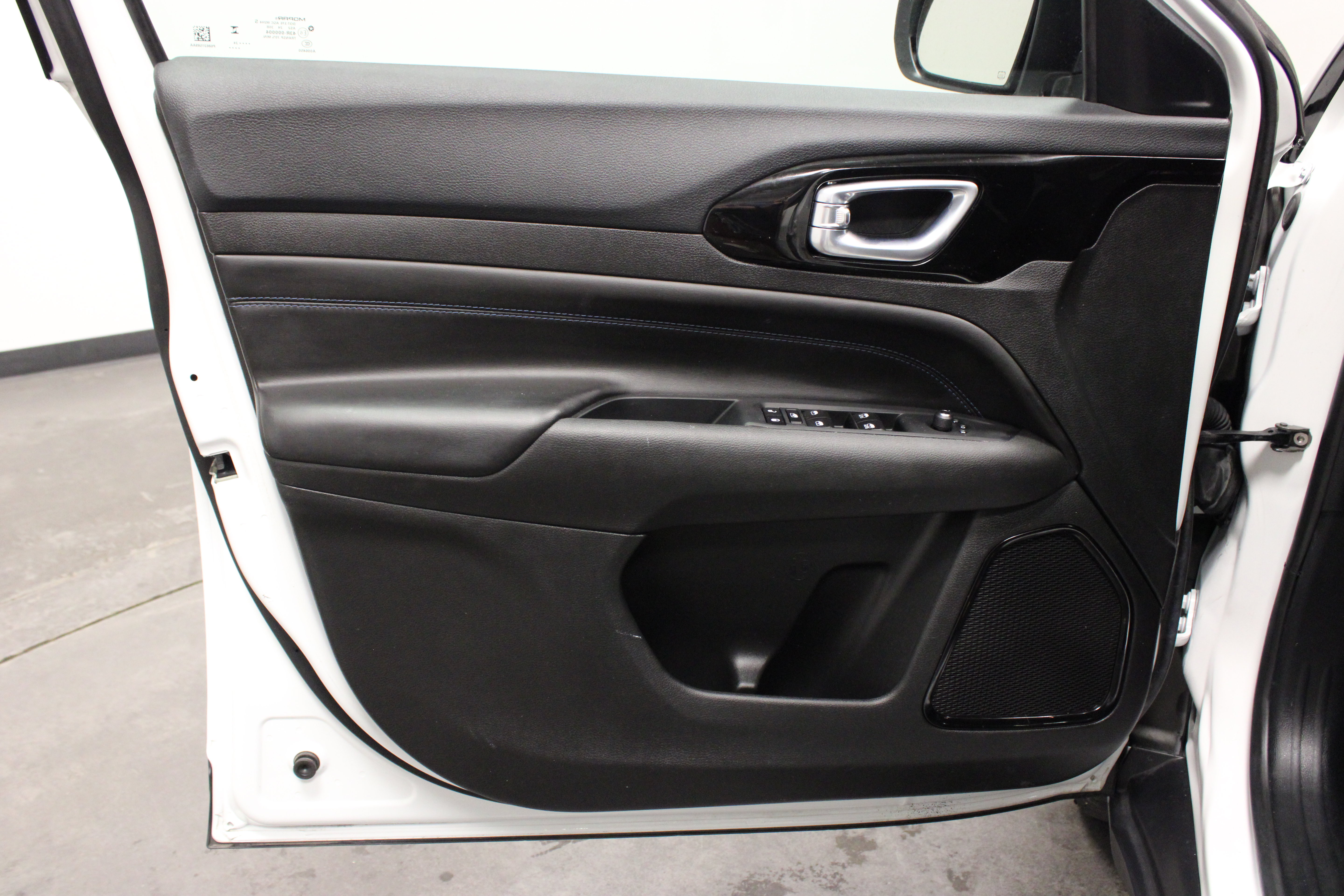 Used 2026 Jeep Compass Limited AWD/4WD image 11