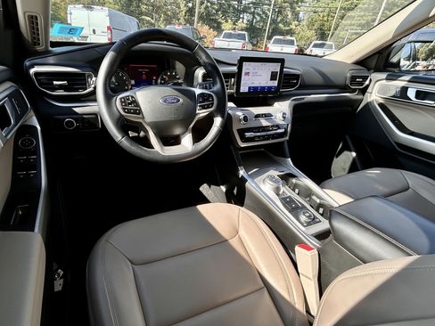 Used 2023 Ford Explorer XLT w/ Equipment Group 202A image 23