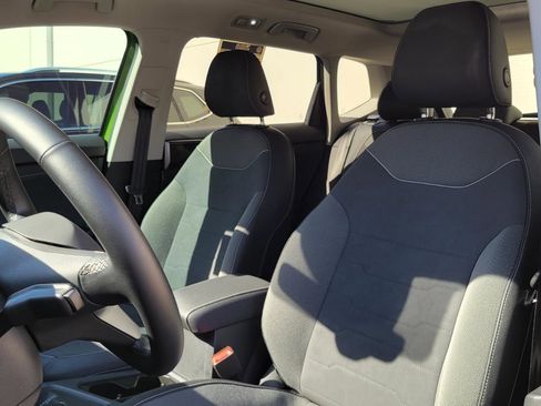 Certified 2025 Volkswagen Taos SE w/ Taos Adventure Package (SXB) FWD image 21