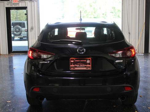 Used 2016 MAZDA MAZDA3 i Sport w/ Preferred Equipment Package FWD image 5