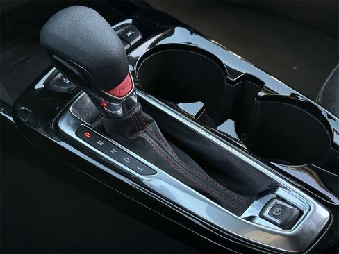 Certified 2025 Chevrolet Trax RS w/ Sunroof Package image 18