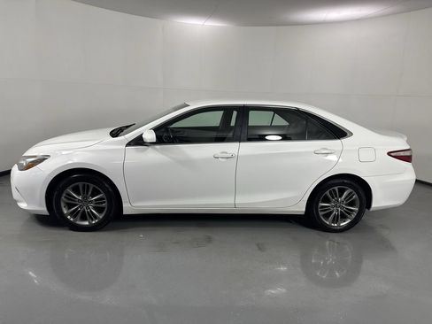 Used 2017 Toyota Camry SE FWD image 2