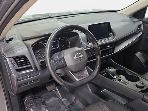 Used 2025 Nissan Rogue SV AWD/4WD image 16