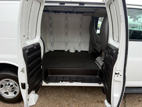 Used 2015 Chevrolet Express 2500 image 9