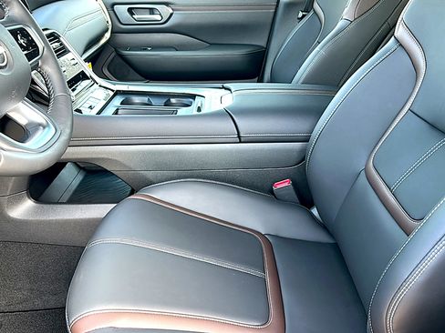 New 2026 Nissan Armada SL w/ Captain's Chari Seat Package AWD/4WD image 8