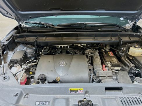 Used 2022 Toyota Highlander LE FWD image 29